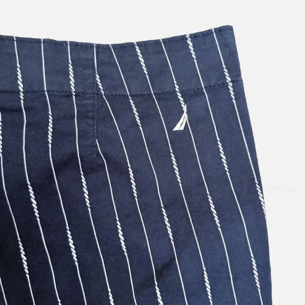 Nautica Women's Navy and White Striped Shorts Women's 12 Nautical Preppy‎ Luxury